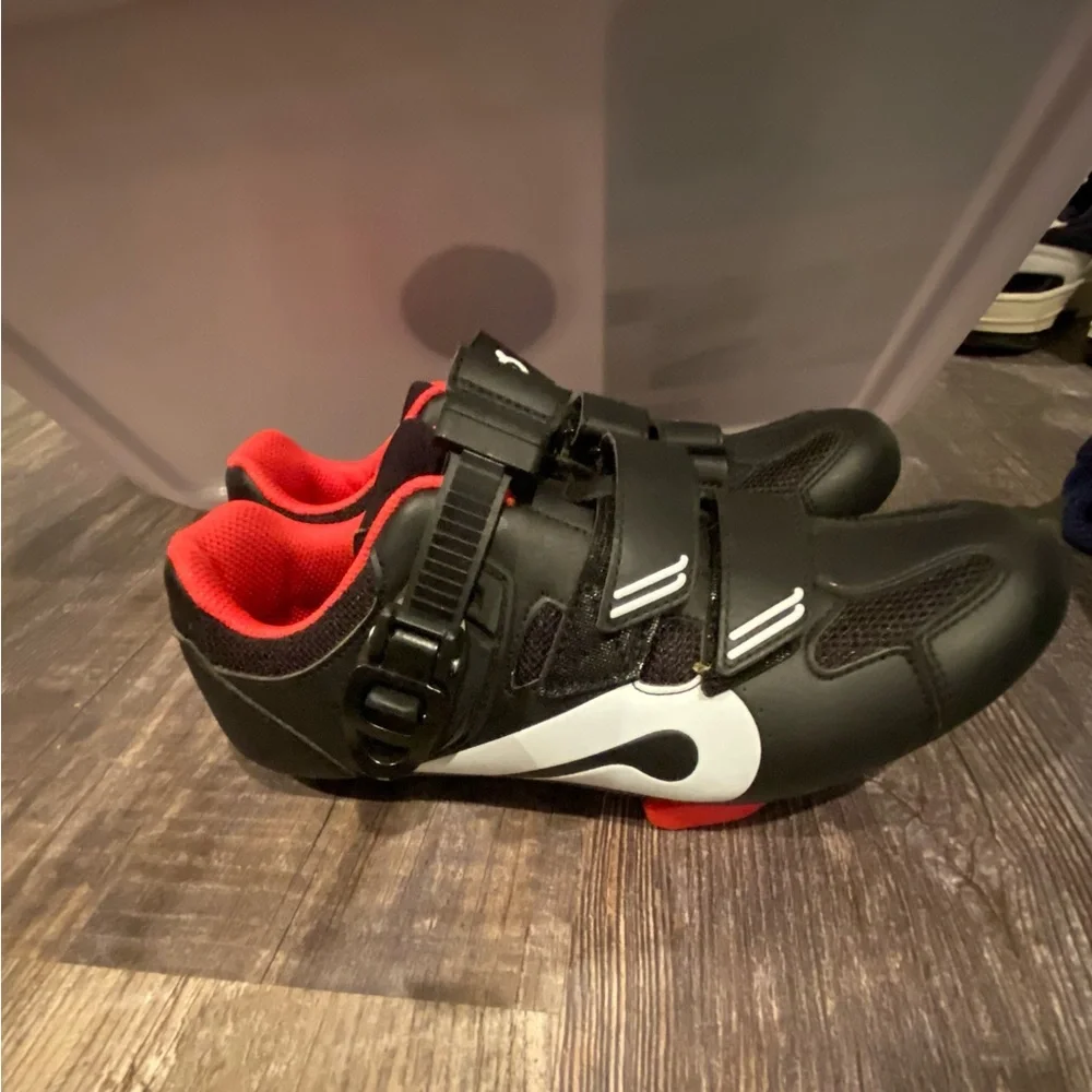 Women’s Black Cycling Shoes with Red Interior - Picture 4 of 7